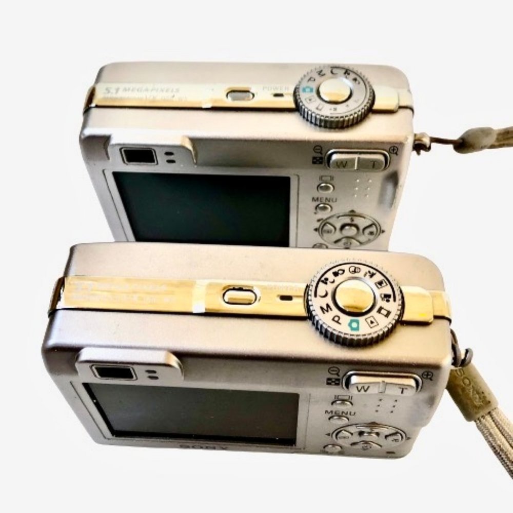 CyberShot Digital Still Camera DSC-W5 3X Optical Zoom Lot 2 * FOR PARTS ONLY - Picture 5 of 9